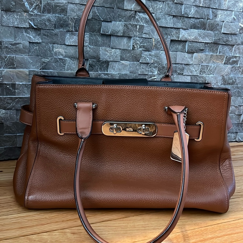 Gently worn Coach Womens shoulder bag brown leather